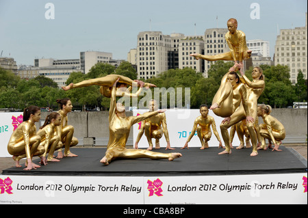 Künstler aus der Heathrow Turnverein für eine Ankündigung auf der London 2012 Olympischen Fackellauf. South Bank, London Stockfoto