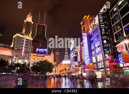 Neon Lichter und signs Nanjing Road, Shanghai VR China, Volksrepublik China, Ostasien Stockfoto