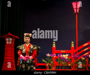 Eine unbekannte Darsteller in die "Wasser-Magie" show statt in Nikko, Japan Stockfoto