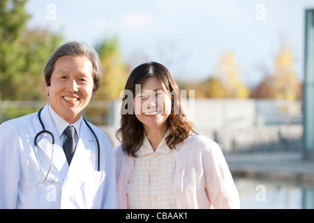 Portrait von Patientin und Arzt Stockfoto