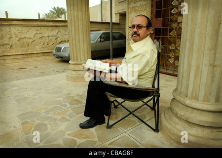 Saddams Buchdrucker. Herr Sadoun war für die Baath-Elite und Proaganda für die Massen verbotenen Bücher drucken. Stockfoto