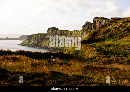 Kilt Rock Wasserfall, Jurassic Küste, Rock Stratas, Sound von Rona & Raasay, Trotternish, Isle of Sky, Schottland Stockfoto