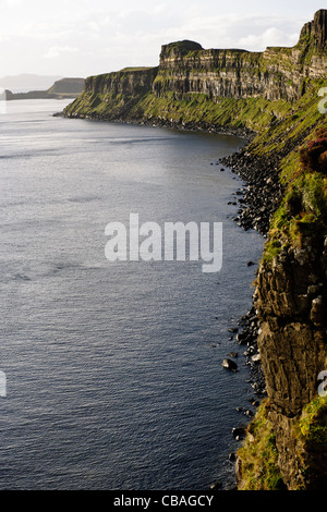 Kilt Rock Wasserfall, Jurassic Küste, Rock Stratas, Sound von Rona & Raasay, Trotternish, Isle of Sky, Schottland Stockfoto