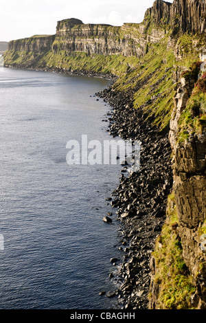 Kilt Rock Wasserfall, Jurassic Küste, Rock Stratas, Sound von Rona & Raasay, Trotternish, Isle of Sky, Schottland Stockfoto