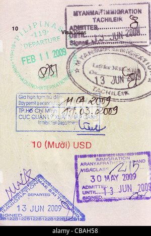 Briefmarken der ein- und Ausreise von vielen Ländern... Stockfoto