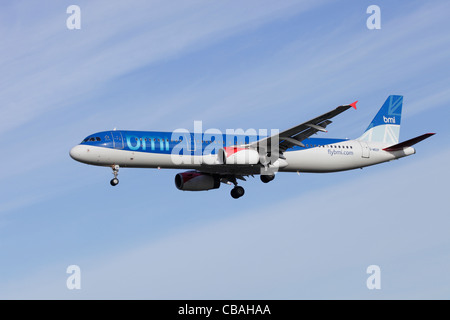 BMI British Midland Airbus A321-231 G-MEDF Ansatz nach Heathrow Stockfoto