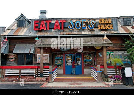 Essen Sie in Joe's Crab Shack Long Beach Kalifornien Vereinigte Staaten Stockfoto