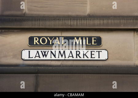 Royal Mile und Lawnmarket Straße Zeichen in Edinburgh, Schottland Stockfoto