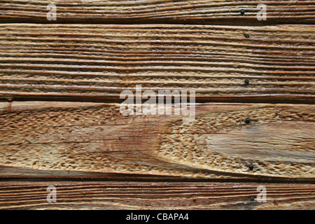 Wanddetail ein Holzbrett mit verwitterten hölzernen Planken Stockfoto