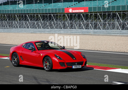 ROTER FERRARI 599 GTO Auto SILVERSTONE CIRCUIT ENGLAND 14. September 2011 Stockfoto