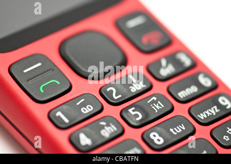 Handy oder Handy, Nokia 101, rot auf weißem Hintergrund. Stockfoto