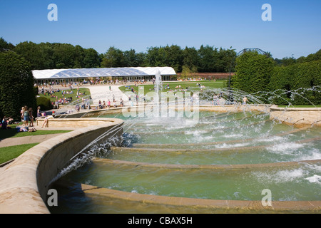 Der Kaskadenbrunnen an The Alnwick Garden, Alnwick, Northumberland, England. Stockfoto