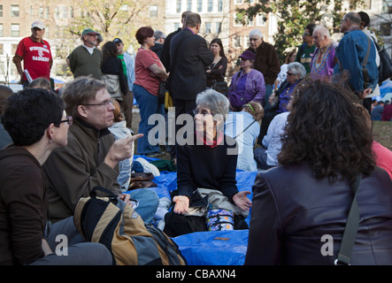Washington, DC - interreligiösen Aktivisten treffen im besetzen DC Camp in McPherson Square. Stockfoto