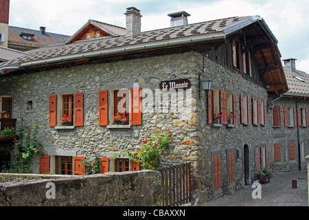 Blick auf eine Seitenstraße in Megeve, Haute-Savoie, Frankreich, Französische Alpen Stockfoto