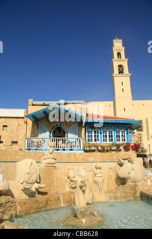 Israel, Tel Aviv-Yafo, der Zodiac-Brunnen in der Altstadt von Jaffa, St.-Petri Kirche ist im Hintergrund Stockfoto