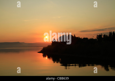 Israel, Sonnenuntergang über dem Meer von Galiläa von Kafarnaum Stockfoto