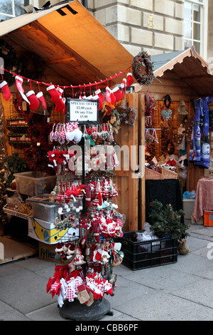 Nahaufnahme eines Verkaufsstandes auf dem Bath Christmas Market, England, Großbritannien Stockfoto