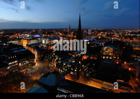 Coventry Stadtzentrum in der Abenddämmerung Stockfoto