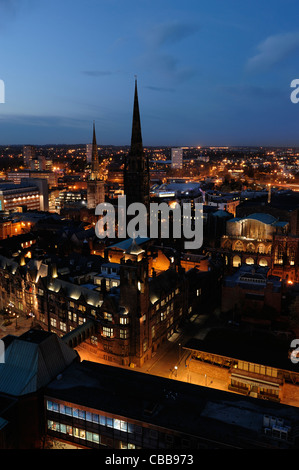 Coventry Stadtzentrum in der Abenddämmerung Stockfoto