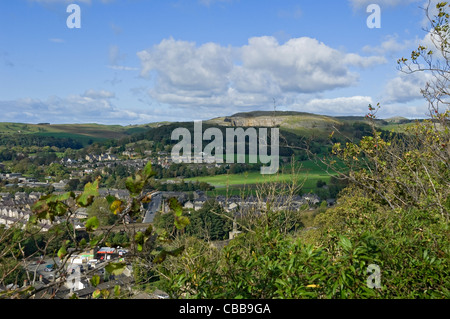 Blick auf Settle vom Castleberg Hill aus Yorkshire Dales National Park North Yorkshire England Großbritannien GB Großbritannien Stockfoto