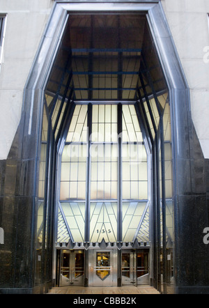 Art-Deco-Tor, das Chrysler Building in New York. Entworfen von William van Alen, 1928-30 Art Deco moderne Stockfoto