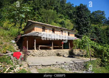 Traditionellen nepalesischen Haus am Wanderweg von Ghandruk nach Nayapul, Annapurna Sanctuary Region, Nepal, Asien Stockfoto