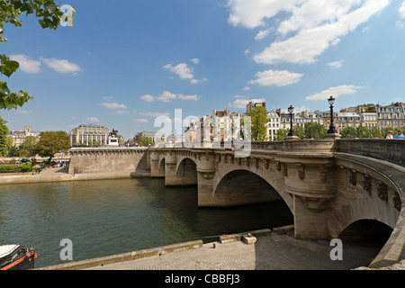 Pont Neuf und Ile De La Cite, Paris, Frankreich. Der Pont Neuf ist die älteste Brücke in Paris im Jahre 1607 fertiggestellt. Stockfoto