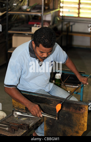 Glasbläserei in einem Kristall-Studio. Langkawi, Kedah, Malaysia, Süd-Ost-Asien, Asien Stockfoto