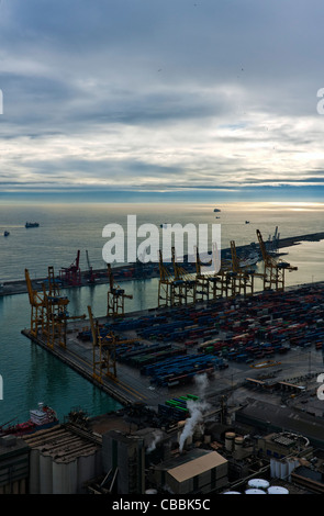 Blick über den Hafen von Barcelona aus dem Castell de Montjuic, Barcelona, Katalonien, Spanien Stockfoto