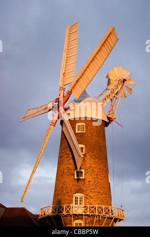 Maud Foster Windmühle bei Sonnenuntergang, Horncastle Straße, Boston, Lincolnshire, England Stockfoto