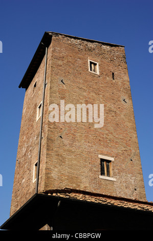 Italien, Rom, Largo di Torre Argentina, Torre del Papitto, mittelalterlicher Turm Stockfoto