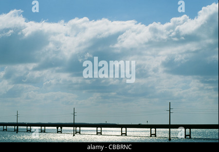 Die berühmte sieben-Meilen-Brücke von dem Overseas Highway US 1 Verknüpfung von Key Largo nach Key West, key Destinationen der Florida Keys Stockfoto