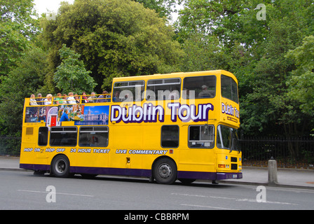 Dublin Bus Hop on Hop-off Bustour Irland Vereinigtes Königreich Stockfoto