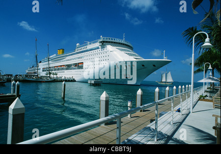 Kreuzfahrtschiff vor Anker am Hilton Pier in Key West, Hauptstadt von den Florida Keys, USA Stockfoto