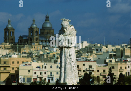 Statue an Addollorata Friedhof, auf Tal-Horr Hill in der Nähe von Paola in Malta gebaut Stockfoto
