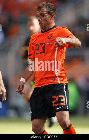 Rafael van der Vaart der Niederlande in Aktion während einer 2010 FIFA World Cup Spiel gegen Dänemark im Soccer City Stadium. Stockfoto