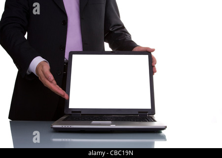 Geschäftsmann, die Darstellung von Daten auf dem Laptop (Exemplar auf dem Laptopbildschirm) Stockfoto