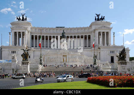 Nationales Denkmal von König Viktor Emanuel II. und das Denkmal des unbekannten Soldaten auf der Piazza Venezia in Rom. Stockfoto