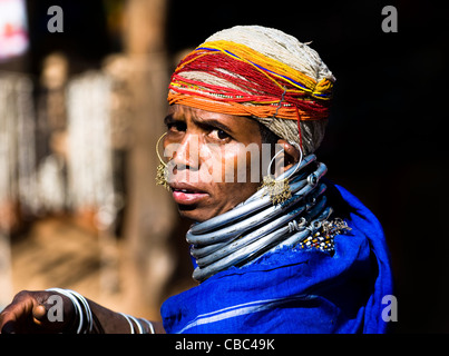 Eine bunte Bonda-Indianerin. Stockfoto