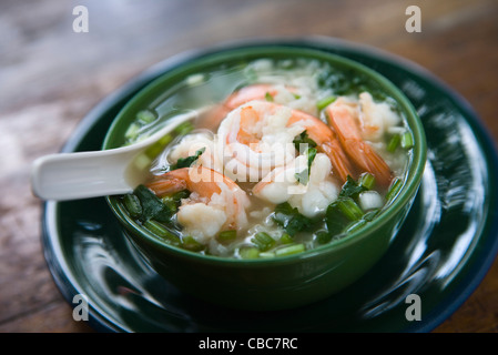 Reis-Suppe mit Garnelen Stockfoto