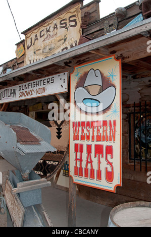 Oatman Arizona Route 66 Bergbaustadt Main Street USA National Highway amerikanischen Western Hüte Jackass Stockfoto