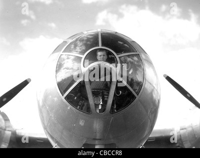 Detail eines WW11 USAAF B29 Superfortress-Bomber, die die Plexiglas Plexiglas Vordach und Bombe Aimer Position der Nase. Stockfoto