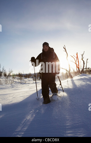 Skilangläufer Wandern im Schnee Stockfoto