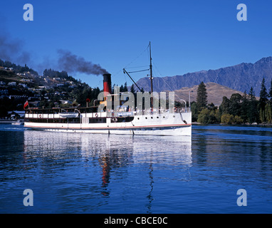 Touristischen Ausflugsboot (TTS Earnslaw) am Lake Wakatipu, Südinsel, Neuseeland, Queenstown Lake District, Otaga Region. Stockfoto