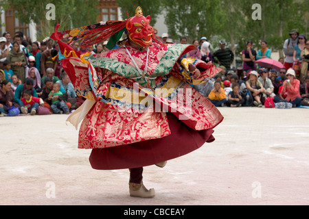 Maskierte Cham-Tänzer am Phayang Tsedup Festival, Phayang Gompa, (Ladakh) Jammu & Kaschmir, Indien Stockfoto