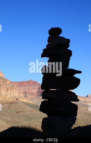 Rock Cairn Silhouette auf dem Tonto Trail im Grand Canyon Stockfoto