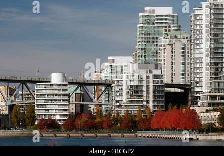 Mehrfamilienhäuser am Meer in Yaletown in Vancouver Stockfoto