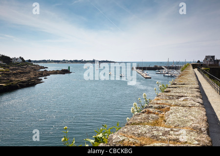 Hafeneinfahrt in Concarneau, Finistere, Bretagne, Frankreich Stockfoto