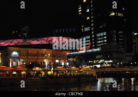 Clarke Quay in der Nacht, Singapur. Stockfoto