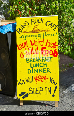 Ruine Rock Café sicher mit "seltsamen exotischen & wild Spezialitäten" Roseau Dominica Stockfoto